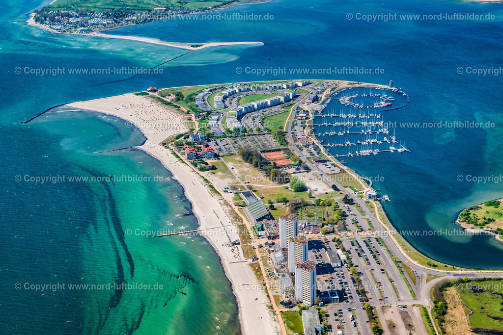 Fehmarn_Südstrand_ELS_5625010524 | FEHMARN 01.05.2024 Ortsansicht an der Meeres-Küste der Ostsee in Burg auf Fehmarn Südstrand im Bundesland Schleswig-Holstein. // Townscape on the seacoast of Baltic Sea in Burg auf Fehmarn in the state Schleswig-Holstein. Foto: Martin Elsen