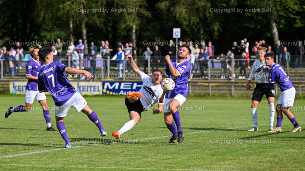 VfR Neumünster vs Eckernförder SV | Visar Mehmeti (VfR #7) &amp; Christoph Kahlcke (VfR #21) / Christian Peters (ESV #30) - Fußball-Oberliga Männer 2024/2025 / VfR Neumünster vs Eckernförder SV / VfR-Stadion / Neumünster / 15.09.24 - Realisiert mit Pictrs.com