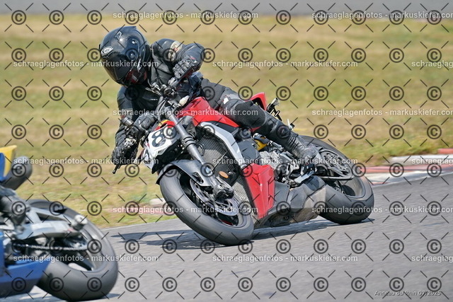 25bt04-1312 | markuskiefer.com - Realisiert mit Pictrs.com