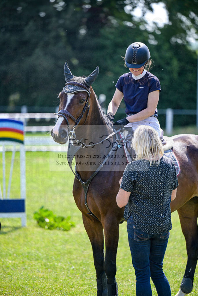 Reitturnier Voxtrup | Entdecke hochwertige Reitturnierfotos von Foto Oger. Professionell, emotional und authentisch – jetzt Lieblingsmomente im Shop bestellen.Deutschlandweite Turnierfotografie. - Realisiert mit Pictrs.com
