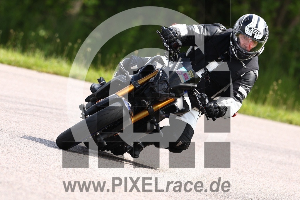 0538-20240601_00960 | Schöne Erinnerungen an spannende Momente - das festzuhalten ist unser Job. PIXELrace.de ist seit 2003 auf den Rennstrecken Europas unterwegs um die Action draußen beim Fahren und die wunderbare Stimmung imm Fahrerlager für euch einzufangen.