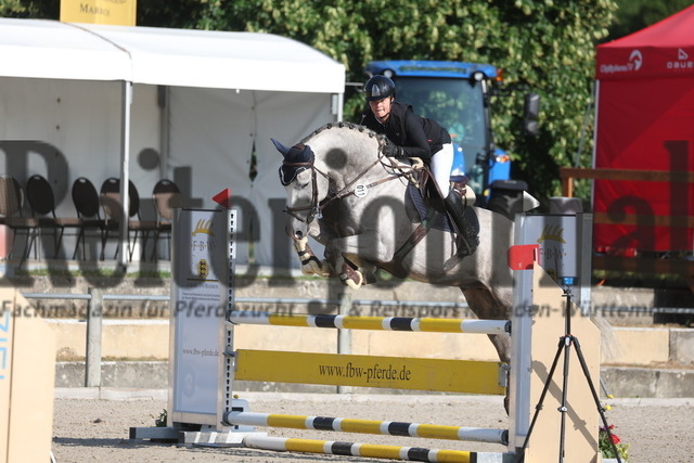 Weilheim_2023_Prfg.Nr.09_Qualifikation_PSA-Tour_Lisa Zoller Arezzo Man (10) | Alle Fotos der Reiterjournal Fotografin Doris Matthaes im Reiterjournal Online-Fotoshop. - Realisiert mit Pictrs.com