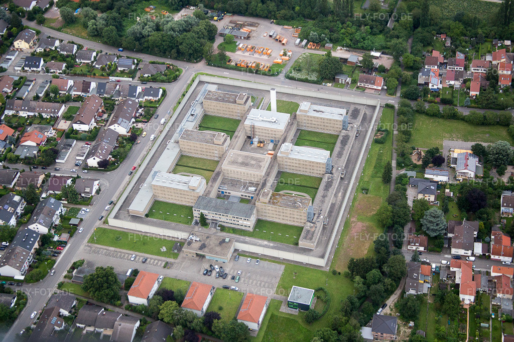 Luftbild: Von Sicherheitsumzäunung umgebenes Gelände der Justizvollzugsanstalt Frankenthal (Pfalz) in Frankenthal im Bundesland Rheinland-Pfalz in Deutschland. Foto: IMG_091067.jpg vom 04.07.2016 durch Werner Riehm/FLY-FOTO.de