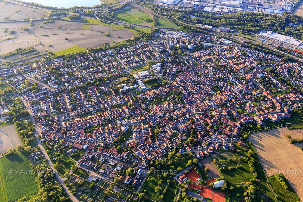 Ortsübersciht aus Süden | Luftbild: Ortsübersciht aus Süden im Ortsteil Maximiliansau in Wörth im Bundesland Rheinland-Pfalz in Deutschland. Foto: IMG_114122.jpg vom 23.05.2019 durch Werner Riehm/FLY-FOTO.de - Realisiert mit Pictrs.com