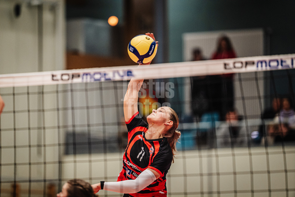 Volleyball | Frauen | Saison 2025/2026 | Volleyball Bundesliga | ETV Hamburger Volksbank Volleys vs. SSC Palmberg Schwerin | 17.01.2026 | Svea Frobel (#11, ETV Hamburger Volksbank Volleys) beim Angriff