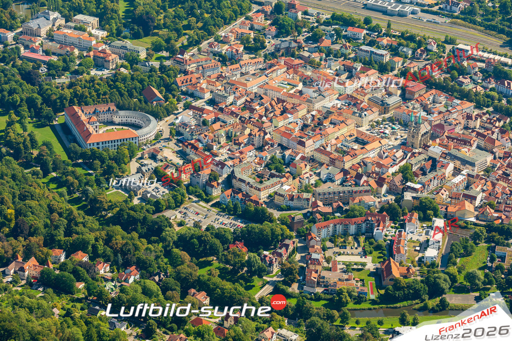 Luftbild der Stadt Meiningen - Die Luftaufnahme wurde 2025 vom UL-Flugzeug heraus erstellt ( keine Drohne ) - Hochauflösende Luftaufnahme - für professionelle Ausdrucke geeignet. Die Geschenkidee !Hier alle&nbsp;Infos zur Lizenzierung der LuftaufnahmeWir fliegen auch dieses Jahr wieder in Ihre Region um Luftbilder zu erstellen.- Luftbild anfragen