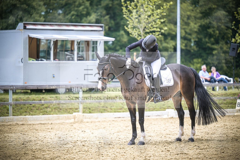 DOS_0105 | Entdecke hochwertige Reitturnierfotos von Foto Oger. Professionell, emotional und authentisch – jetzt Lieblingsmomente im Shop bestellen. - Realisiert mit Pictrs.com