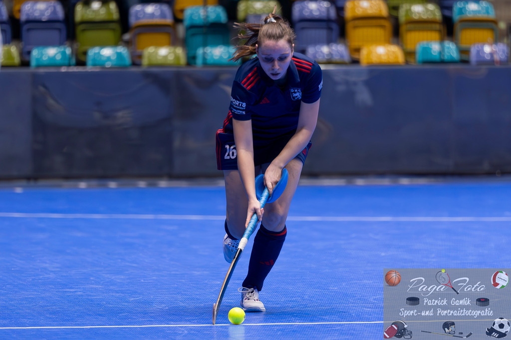 Volvo E.R.B. Final 4 Halbfinale Frauen: Mannheimer HC - Düsseldorfer HC, 25.01.2025 | Elisa Gräve (Düsseldorfer HC #26) am Ball, Freisteller, Portrait, Porträt, Mannheimer HC - Düsseldorfer HC, Frankfurt, Süwag Arena, 25.1.2025 - Realisiert mit Pictrs.com