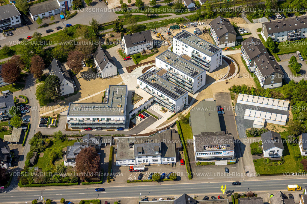 Schmallenberg240505386 | Luftbild, Baustelle und Neubau Wohnprojekt Weitblick, Hohe Fohr Ecke Bahnhofstraße, Wohnanlage mit Tagespflege, Schmallenberg, Sauerland, Nordrhein-Westfalen, Deutschland