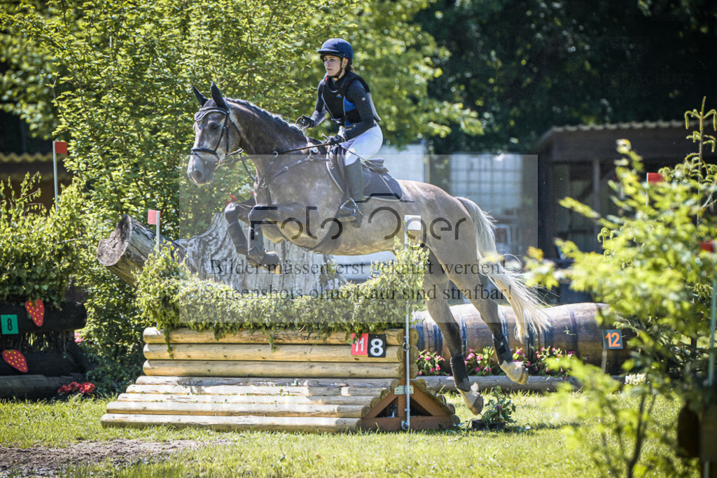DOS_3420 | Entdecke hochwertige Reitturnierfotos von Foto Oger. Professionell, emotional und authentisch – jetzt Lieblingsmomente im Shop bestellen.Deutschlandweite Turnierfotografie. - Realisiert mit Pictrs.com
