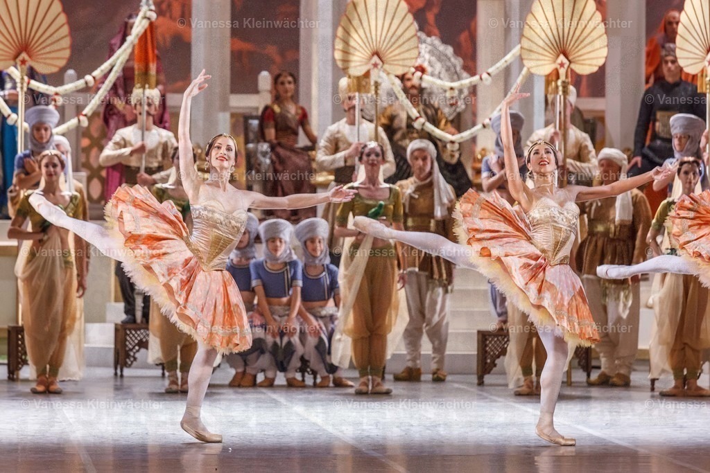  Ballett "La Bayadère" (Fotoprobe) in der Staatsoper unter den Linden | Berlin, 02.11.2018: Fotoprobe des Balletts "La Bayadere" in der Staatsoper Unter Den Linden.  - Realisiert mit Pictrs.com