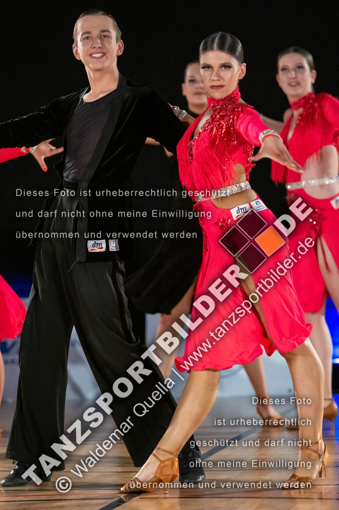 20250504-10729 | Hier finden Sie Tanz Bilder vom Latein und Standard Formationen tanzen. Sportbilder vom Tanzsport. Schöne Fotos und von Weltmeisterschaft, Europameisterschaft, Bundesliga, Regionalliga, Oberliga und Landesliga sowie von GOC Stuttgart, DanceComp, WM Bremen