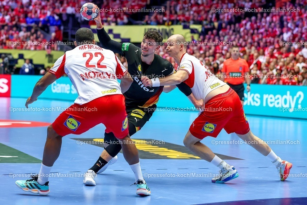 EHF26012603030 | 26.01.2026, Handball, Men's EHF EURO 2026, Deutschland - Dänemark, Jyske Bank Boxen in Herning, Dänemark, Main Round:  Marko Grgic (Germany #71) im Zweikampf gegen   Mads Mensah Larsen (Denmark #22)   Simon Hald Jensen (Denmark #34)