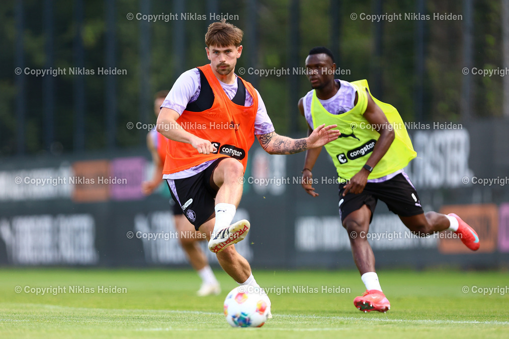 NH_FCStPauli_Training_11072025 | #24 Connor Metcalfe (FC St. Pauli)Fußball I Herren I Training I Saison 2025-2026 I FC St. Pauli I 11.07.2025 I Trainingszentrum FC St. Pauli