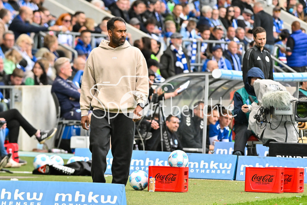 1. FC Magdeburg - Fortuna Düsseldorf | im Bild Daniel THIOUNE Trainer Fortuna Duesseldorf in Aktion / Einzelfoto / Freisteller / 2. Bundesliga: 1. FC Magdeburg - Fortuna Duesseldorf, Avnet-Arena am 18.05.2025 / DFL REGULATIONS PROHIBIT ANY USE OF PHOTOGRAPHS AS IMAGE SEQUENCES AND/OR QUASI-VIDEO