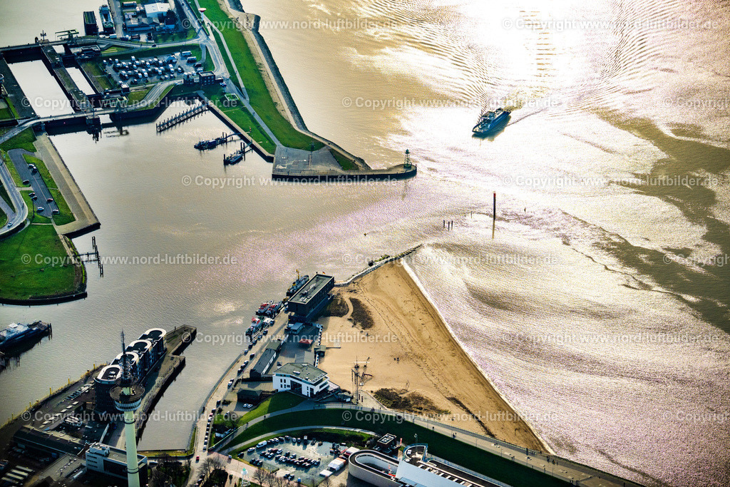 Bremerhaven_Fähranleger_Nordenham_ELS_4814040223 | BREMERHAVEN 04.02.2023 Fahrt eines Fähr- Schiffes über die Weser und Geest- Mündung in Bremerhaven Richtung Nordenham im Bundesland Bremen, Deutschland. // Travel of a ferry ship across the Weser and Geest estuary in Bremerhaven in the direction of Nordenham in the state of Bremen, Germany. Foto: Martin Elsen