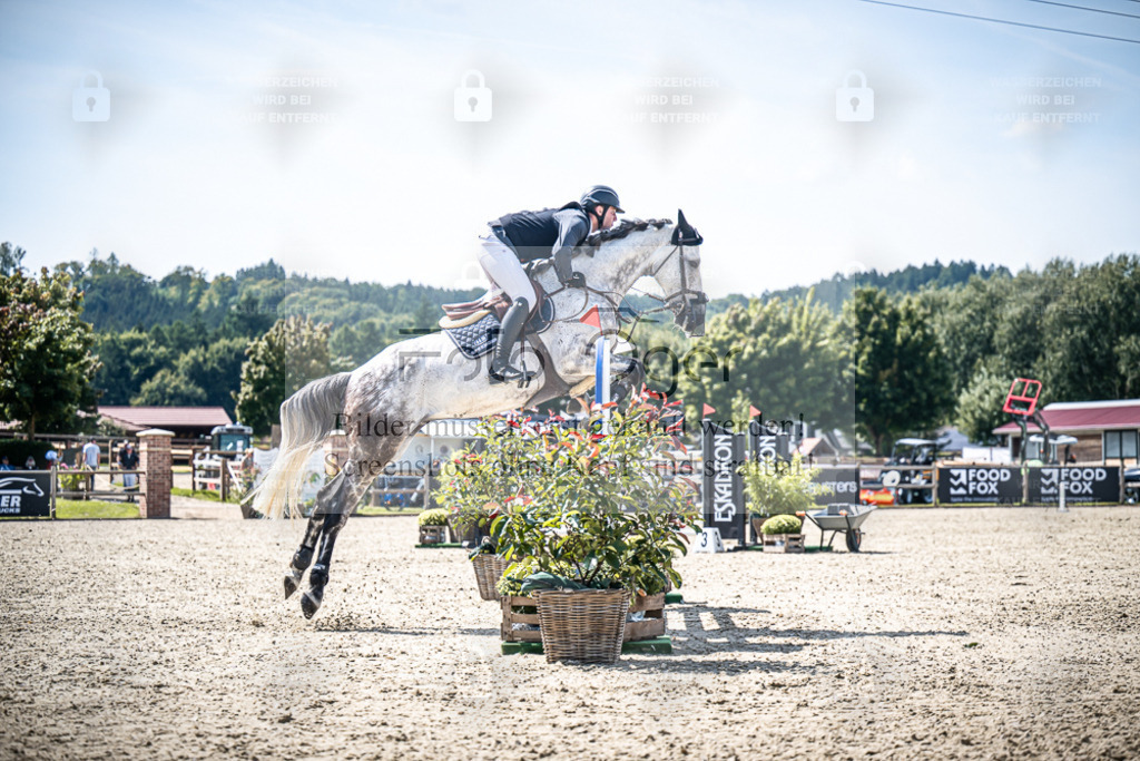 DOS_6171 | Entdecke hochwertige Reitturnierfotos von Foto Oger. Professionell, emotional und authentisch – jetzt Lieblingsmomente im Shop bestellen. - Realisiert mit Pictrs.com