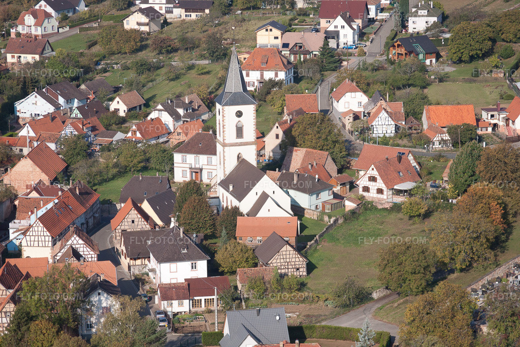 Aerial view: Protestant Church of Goersdorf in Gœrsdorf in the state Bas-Rhin, France. – Photo: IMG_45879.jpg taken on 10/16/2011 by Werner Riehm/FLY-FOTO.com – Resolution of the original: 4752 x 3168 px