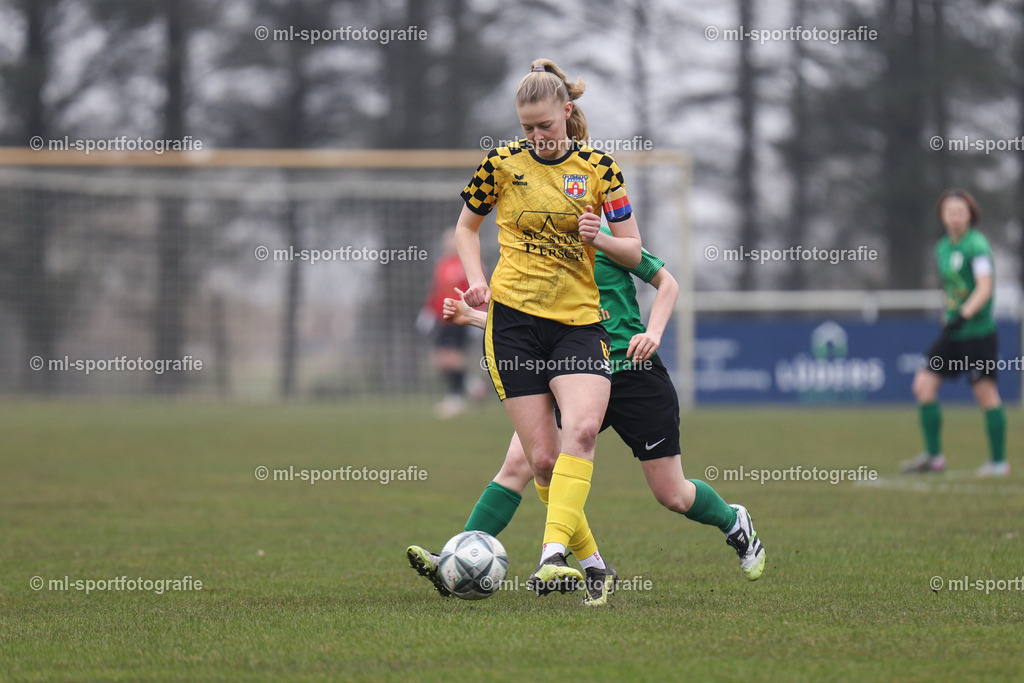 Fußball I Frauen I Saison 2025/2026 I Oberliga Schleswig-Holstein I 12. Spieltag I SV Frisia 03 Risum-Lindholm - Eichholzer SV | ml-sportfotografie - Realisiert mit Pictrs.com