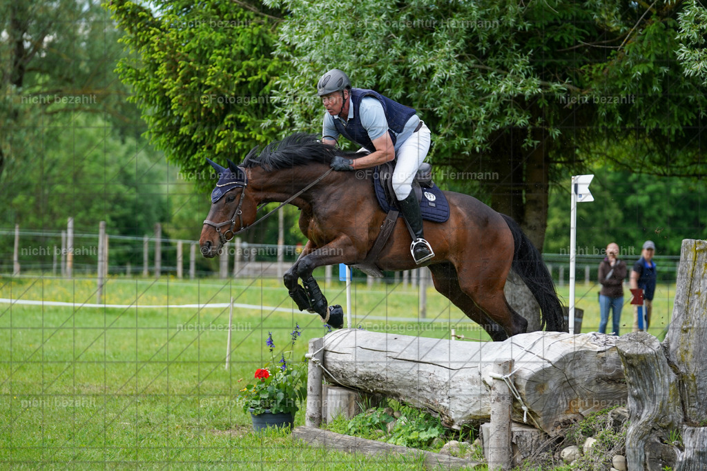 20240518-FAH04013 | Turnierbilder von Niederseon, Turnierfotografen Bayern, Fotoagentur Herrmann, Geländebilder, Reitsportfotografie