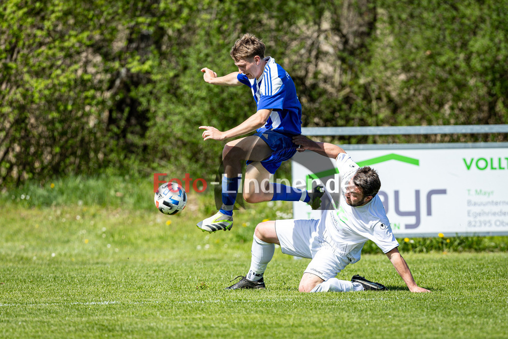 SG SV Eberfing/SV Söchering gegen FSV Höhenrain II | Fußball Herren A-Klasse Gruppe 5 Zugspitze 2025/26 21. Spieltag, SG SV Eberfing/SV Söchering gegen FSV Höhenrain II, 20260426,Zweikampf,2026-04-26 in 82395 Obersöchering (Sportplatz Obersöchering, Platz 1, Sportanger), Thomas KÖHLER (FSV Höhenrain II 9), Thomas HAAS (SG SV Eberfing/SV Söchering 17)Copyright: WolfgangxLindner www.foto-lindner.de
