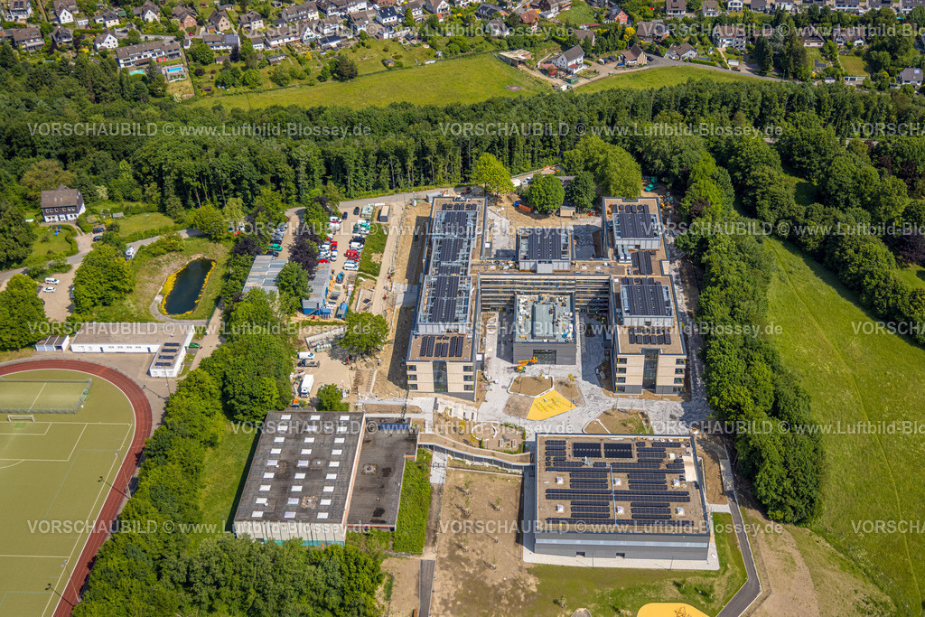 Velbert250600894Neviges | Luftbild, Gesamtschule Vlebert-Neviges, Dach mit Solarpaneelen, Kleinehöhe, Velbert, Ruhrgebiet, Nordrhein-Westfalen, Deutschland