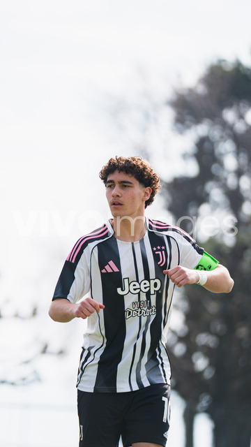 juv_lut_fmachado-0021 | Images from the Juniors B match between Juventus Academy and FC Lutry, played on 18 March 2026 in Lutry, Switzerland, featuring players, coaching staff and match action throughout the game.