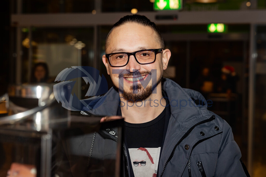 TP-20241213-0201 | VILLACH,AUSTRIA,10.DEC.24 - ICE HOCKEY - ICE Hockey League, Villacher SV vs EC Red Bull Salzburg. Image shows Photo: GEPA pictures/ Matthias Trinkl