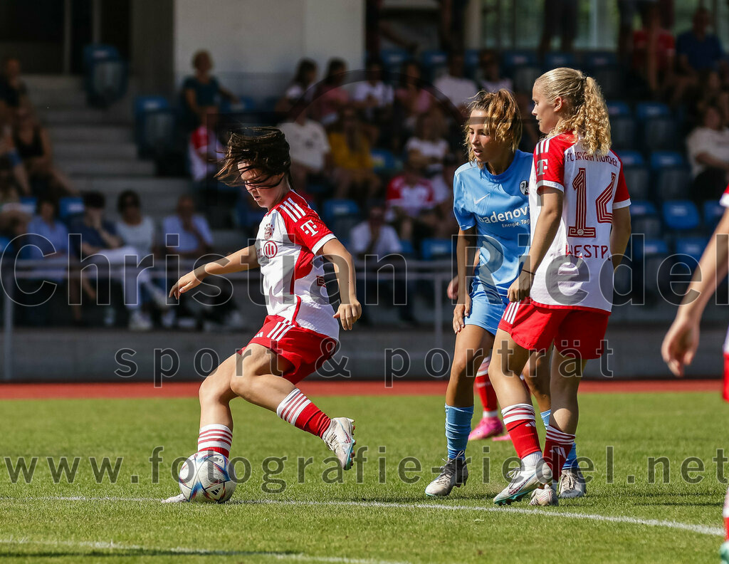 2023-09-09_103_FC_Bayern_Muenchen_gegen_SC_Freiburg | Aschheim, Deutschland, 09.09.2023:
Fußball, B-Juniorinnen-Bundesliga Süd 2023 / 2024, 1. Spieltag, FC Bayern München gegen SC Freiburg, Endergebnis: 4:0

Foto: Christian Riedel / fotografie-riedel.net