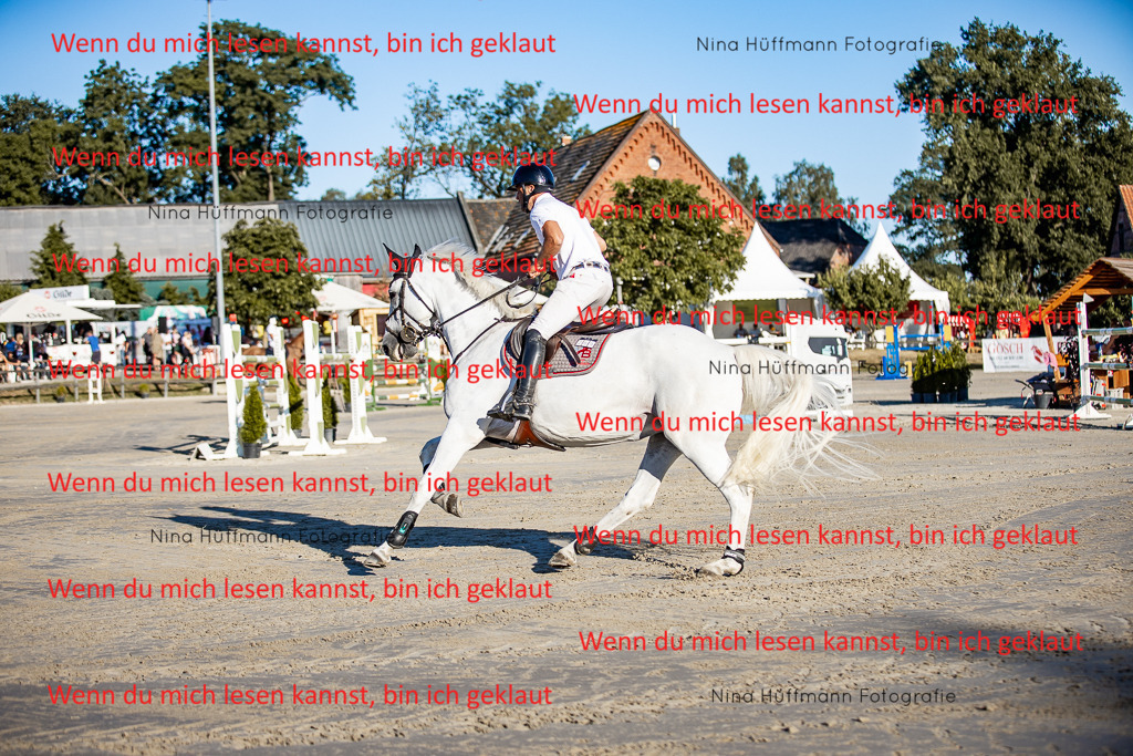 BK1A8376 | Turnierbilder Turnierfotos Nina Hüffmann Turnierfotografie Pferdefotografie Tierzeichnung Haustierzeichnung Pferdezeichnung Hundezeichnung Videograf  - Realisiert mit Pictrs.com