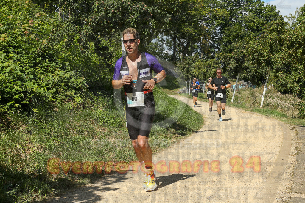 250824_1232_EX1_9643 | Sportfotografie im Rhein-Sieg Kreis, Köln, Bonn, NRW, Rheinland Pfalz, Hessen, etc. Unser Tätigkeitsfeld umfasst den Laufsport vom Volkslauf über den Marathon, Duathlon, Triathon bis zum Ultralauf wie Kölnpfad Ultra oder Schindertrail.