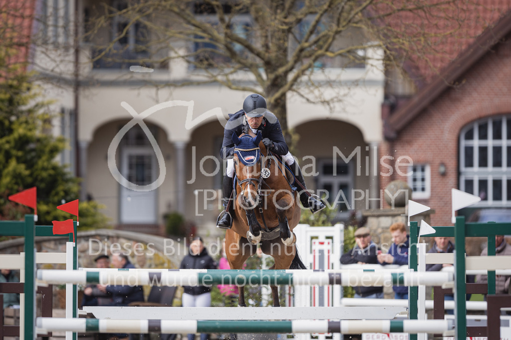230426_HofSosath_S-Spr-411 | Deine schönsten Turniermomente als professionelle Fotos! Entdecke hochwertige Pferdesport-Fotografie im Online-Shop. Jetzt Fotos finden & bestellen!