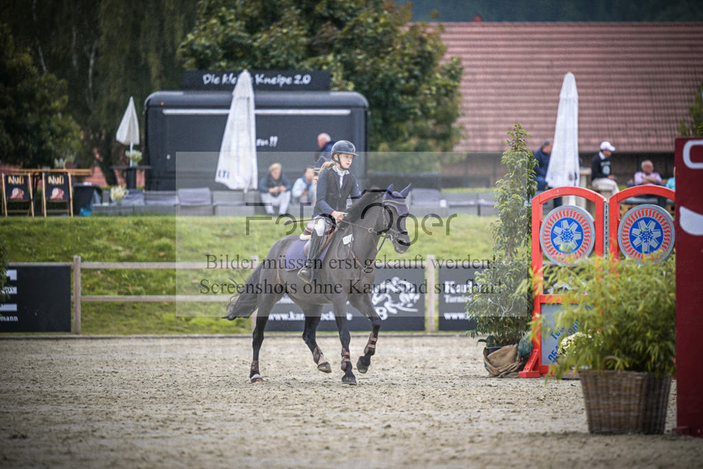 DOS_2320 | Entdecke hochwertige Reitturnierfotos von Foto Oger. Professionell, emotional und authentisch – jetzt Lieblingsmomente im Shop bestellen.Deutschlandweite Turnierfotografie. - Realisiert mit Pictrs.com