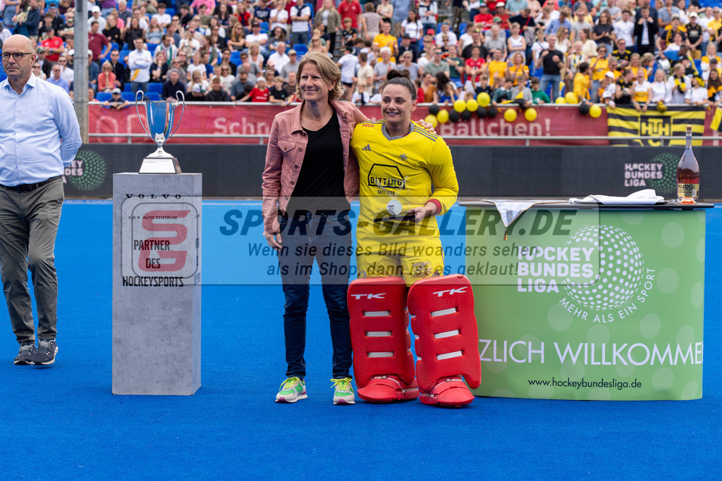Final4_20250601-1214-HK108377 | Krefeld, Deutschland, 01.06.2025:  Feldhockey Final4 2025 – „Deutsche Feldhockey-Meisterschaften 2025“ Harvestehuder HTC - Düsseldorfer HC (Finale Damen) im Gerd-Wellen-Hockeyanlage am 01.06.2025 in Krefeld, Deutschland. (Foto von Kramhöller/Fehrmann/Kaste)Krefeld, Germany, 01.06.2025: Feldhockey Final4 2025 – „Deutsche Feldhockey-Meisterschaften 2025“ Harvestehuder HTC - Düsseldorfer HC (Finale Damen) in Gerd-Wellen-Hockeyanlage at 01.06.2025 in Krefeld, Deutschland. (Foto from Kramhöller/Fehrmann/Kaste)