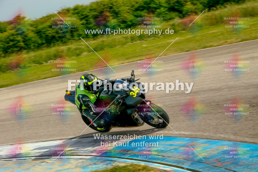 _MOT1105 | Hier findet Ihr Bilder von Touristenfahrten auf der Nürburgring Nordschleife oder von anderen Veranstaltungen die ich besucht habe. Viel Spass beim Durch Schauen 