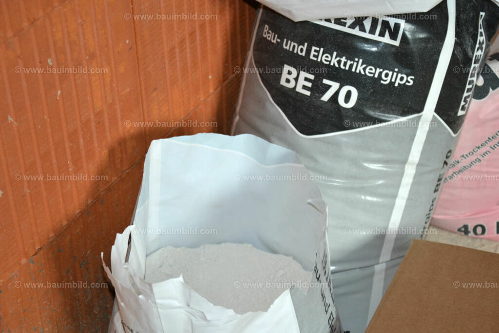 bib-lg17-elektroinstallation-0121 | Nach LV-Leistungsgruppen sortierte Detailfotos über den Bau eines Hauses. Alle Hausbau-Bilder direkt vom Urheber und Autor der Website Haus-Selber-Bauen.com