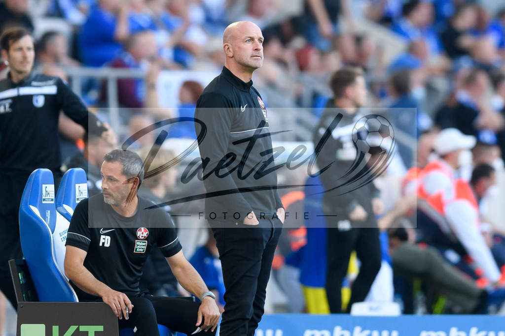FCMFCK20210904_133 | Fussball, Herren: Trainer Marco Antwerpen (1. FC Kaiserslautern) enttaeuscht beim Spiel der 3. Liga zwischen 1. FC Magdeburg und 1. FC Kaiserslautern in der MDCC-Arena am 04.09.2021 in Magdeburg, Deutschland.DFB / DFL REGULATIONS PROHIBIT ANY USE OF PHOTOGRAPHS AS IMAGE SEQUENCES AND/OR QUASI-VIDEO. - Realisiert mit Pictrs.com