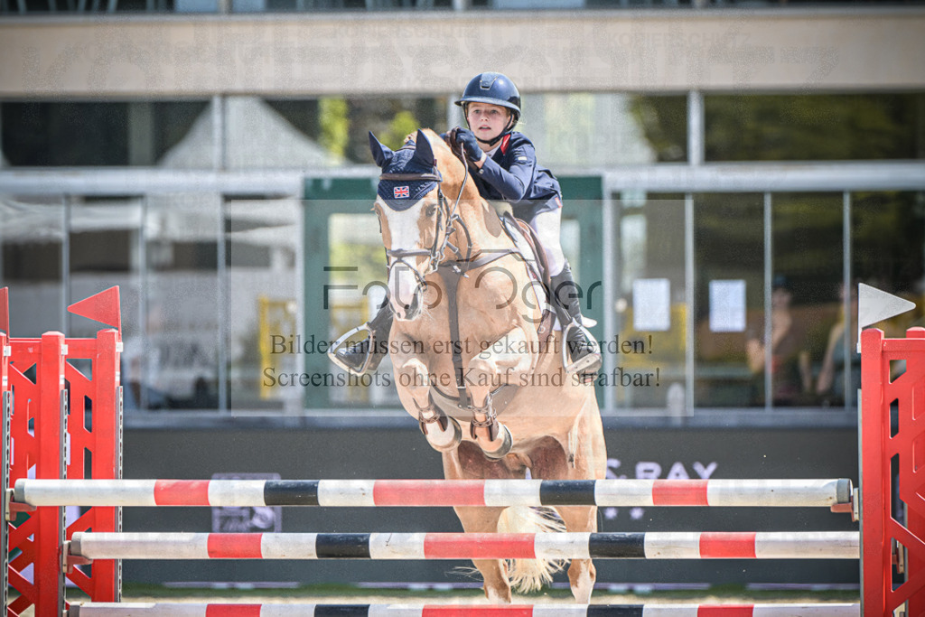 DOS_2158 | Entdecke hochwertige Reitturnierfotos von Foto Oger. Professionell, emotional und authentisch – jetzt Lieblingsmomente im Shop bestellen. - Realisiert mit Pictrs.com