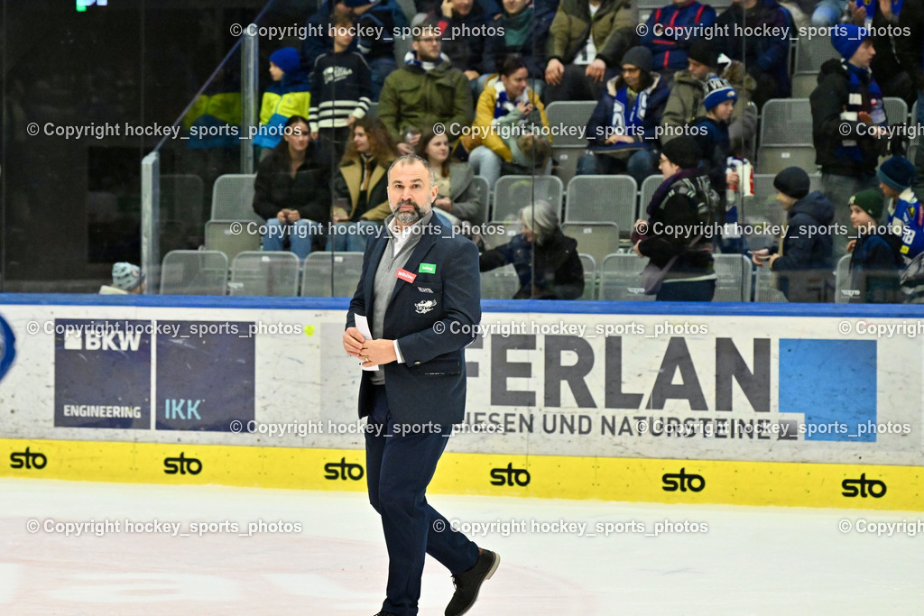 EC IDM Wärmepumpen VSV vs. HCB Südtirol Alperia | Pierre Allard Headcoach EC VSV, EC IDM Wärmepumpen VSV vs. HCB Südtirol Alperia, EC IDM Wärmepumpen VSV vs. HCB Südtirol Alperia am 28.12.2025 in Villach (Stadthalle Villach), Austria, (Photo by Bernd Stefan)