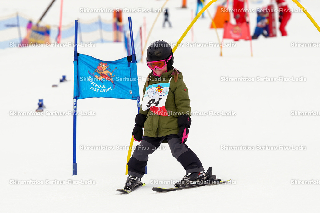SRF_02.01.2026_0030 | Skirennfotos,Serfaus,Fiss,Ladis,Kinderskirennen,Winter,Tirol,Oberland,skirace,SFL,feelfree,weil wir's genießen,ski,Ski,skifahren,Sonnenplateau, - Realisiert mit Pictrs.com