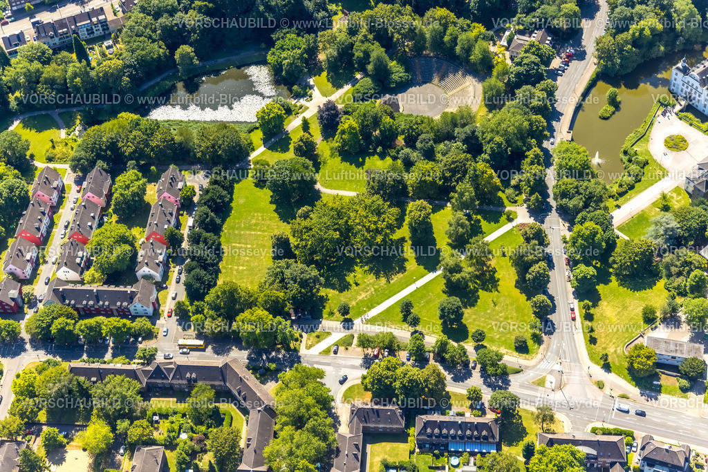 Essen230702731 | Luftbild, Wasserschloss Borbeck, Schlosspark, Dubois-Arena Amphitheater, Residenzaue, Borbeck-Mitte, Essen, Ruhrgebiet, Nordrhein-Westfalen, Deutschland