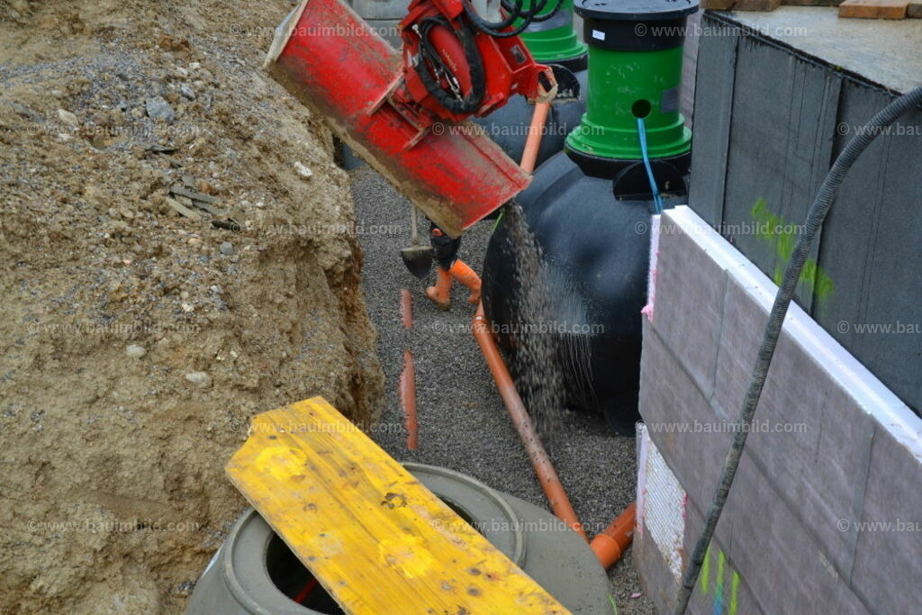 bib-lg03-abwasserkanal-0086 | Nach LV-Leistungsgruppen sortierte Detailfotos über den Bau eines Hauses. Alle Hausbau-Bilder direkt vom Urheber und Autor der Website Haus-Selber-Bauen.com