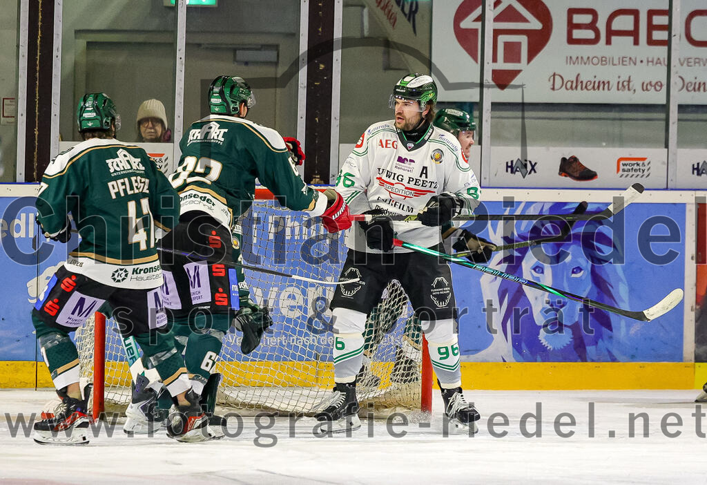 2026-01-02_079_TSV_Erding_gegen_Hoechstadt_Alligators | Erding, Deutschland, 02.01.2026:Eishockey, Oberliga Süd 2025 / 2026, 33. Spieltag, TSV Erding gegen Höchstadt Alligators, Endergebnis: 2:1Marco Pfleger (Erding Gladiators, #47), Cristian Achim (Erding Gladiators, #62), Anton Seewald (Höchstadt Alligators, #96)Foto: Christian Riedel / fotografie-riedel.net