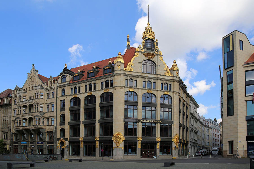 Foto: Leipzig - Kaufhaus Ebert heute Commerzbank | Das Team hinter BILDLEXIKON LEIPZIG bündelt historische wie aktuelle Informationen über die Stadt Leipzig in Text und Bild auf einer Plattform und stellt diese der interessierten Öffentlichkeit zur Verfügung.