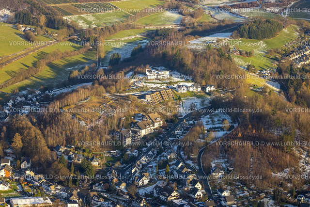 Olsberg231200732 | Luftbild, terrassenförmige Ferienwohnanlage Am Stein, Wattmeckestraße, Olsberg, Sauerland, Nordrhein-Westfalen, Deutschland