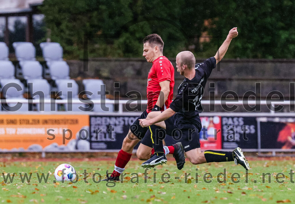 2023-08-27_080_TSV_Zorneding_II_gegen_TSV_Grafing_II | Zorneding, Deutschland, 27.08.2023:
Fußball, A-Klasse 2023 / 2024, 2. Spieltag, TSV Zorneding II gegen TSV Grafing II, Endergebnis: 5:1

Dennis Duwel (TSV Zorneding, #11), Marinus Kinzl (TSV Grafing, #16)

Foto: Christian Riedel / fotografie-riedel.net