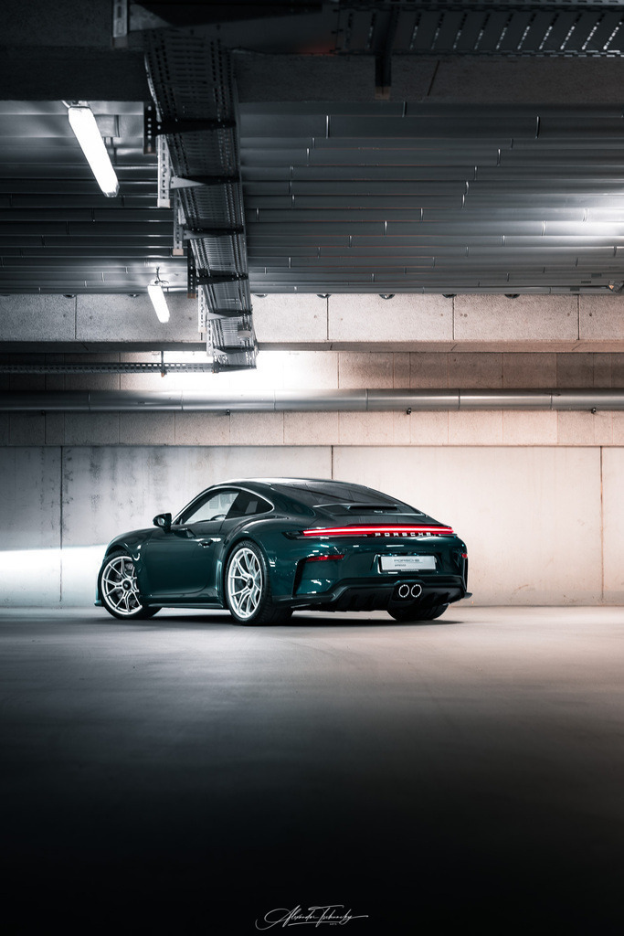 911 GT3 Touring Arlogrünmetallic | Entdecken Sie die faszinierende Welt von Alexander Tschuncky Arts: Kreative Fotografie, atemberaubende Automobilkunst und hochwertiger Bilderdruck. Lassen Sie sich inspirieren! - Realisiert mit Pictrs.com