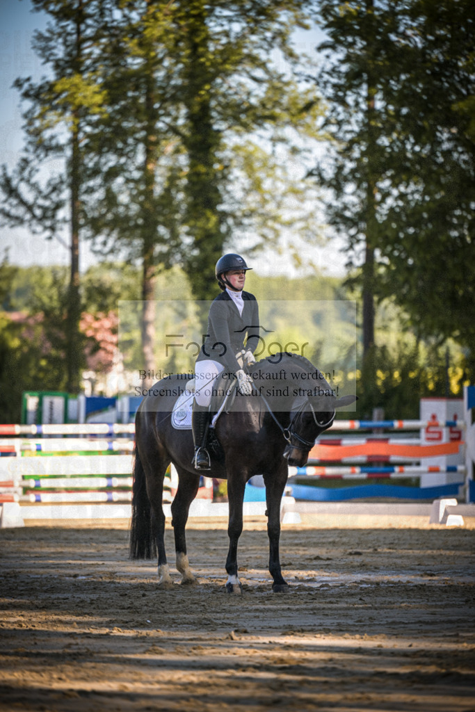 DOS_4024 | Entdecke hochwertige Reitturnierfotos von Foto Oger. Professionell, emotional und authentisch – jetzt Lieblingsmomente im Shop bestellen.Deutschlandweite Turnierfotografie. - Realisiert mit Pictrs.com