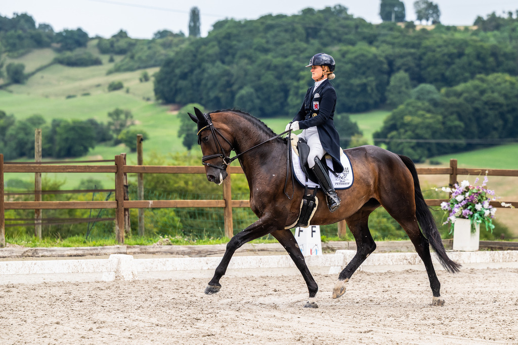 Luxembourg Dressage Championship 2025 - Senior League B | Luxembourg Dressage Championship 2025 - Kristine Møller-Engel on Bon Gregoria - Realisiert mit Pictrs.com