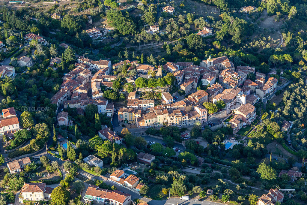 Aerial view: View of the town in Tourrettes in the state Var, France.Photo: IMG_129440.jpg taken on 09/18/2021 by Werner Riehm/FLY-FOTO.comResolution of the original: 5017 x 3345 px